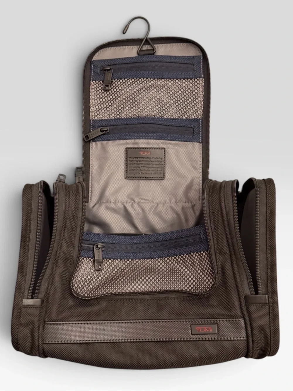 Tumi Mens Black Ballistic Nylon Alpha Hanging Toiletry Kit EUC Never Used